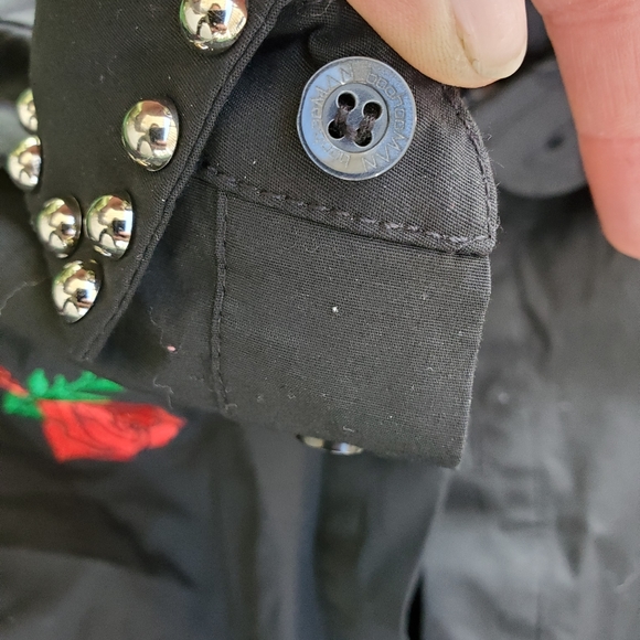 New Men's Studded and Embroidery Black Shirt. - Picture 4 of 7